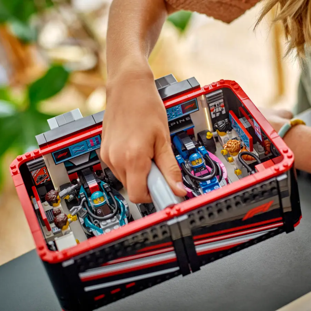 LEGO City Garaje de F1 con Coches Mercedes AMG y Alpine 60444
